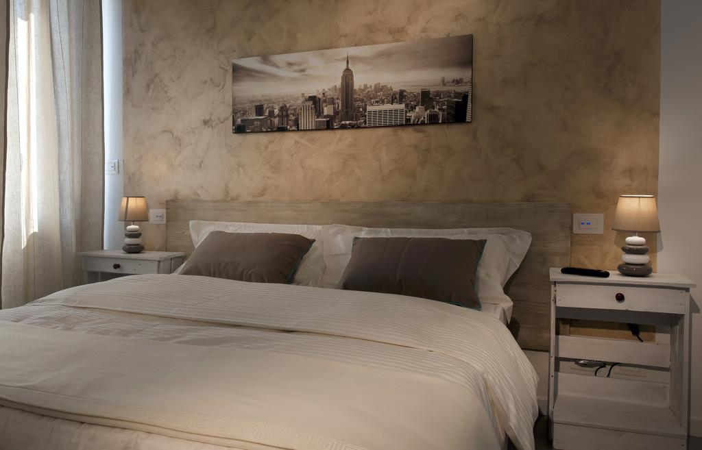 Le Suites - Di Fronte Ospedale Sacro Cuore Неграр Экстерьер фото