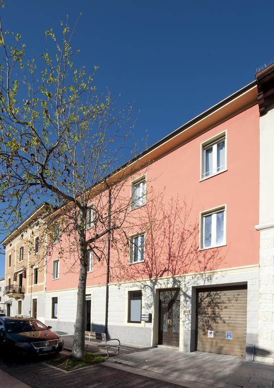 Le Suites - Di Fronte Ospedale Sacro Cuore Неграр Экстерьер фото