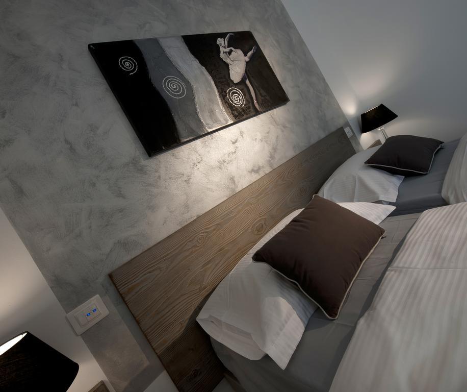 Le Suites - Di Fronte Ospedale Sacro Cuore Неграр Экстерьер фото