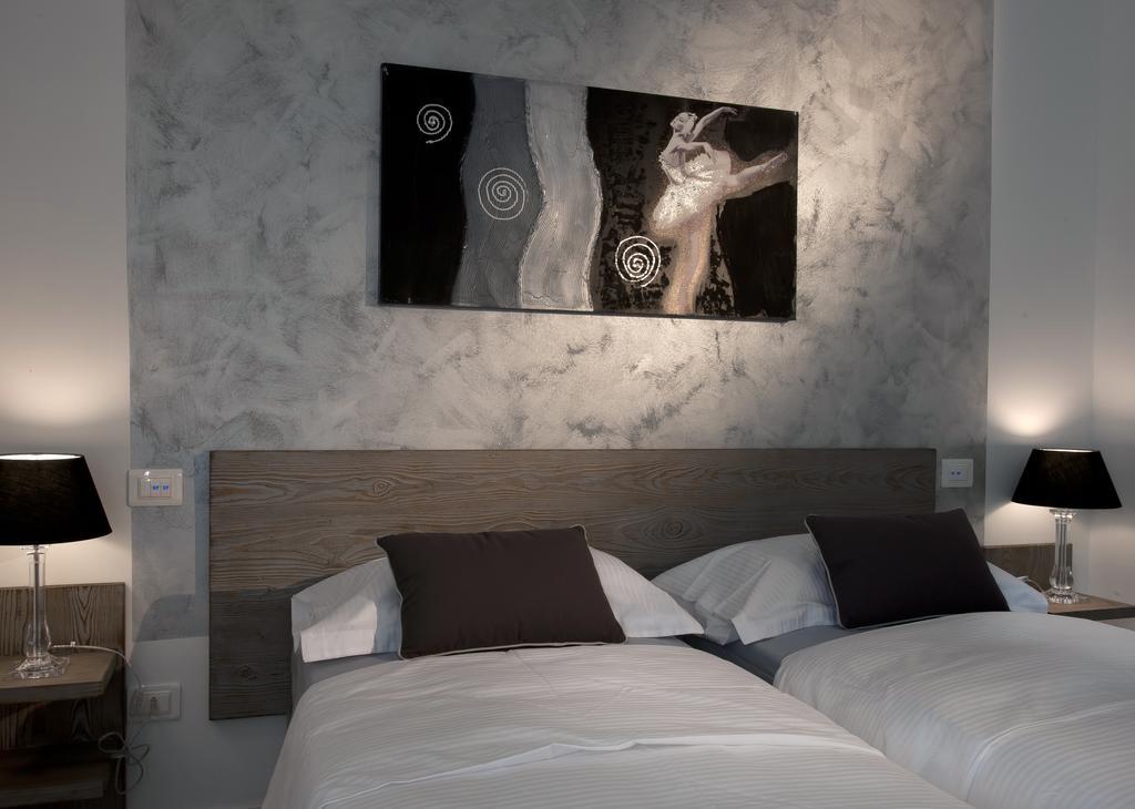 Le Suites - Di Fronte Ospedale Sacro Cuore Неграр Экстерьер фото
