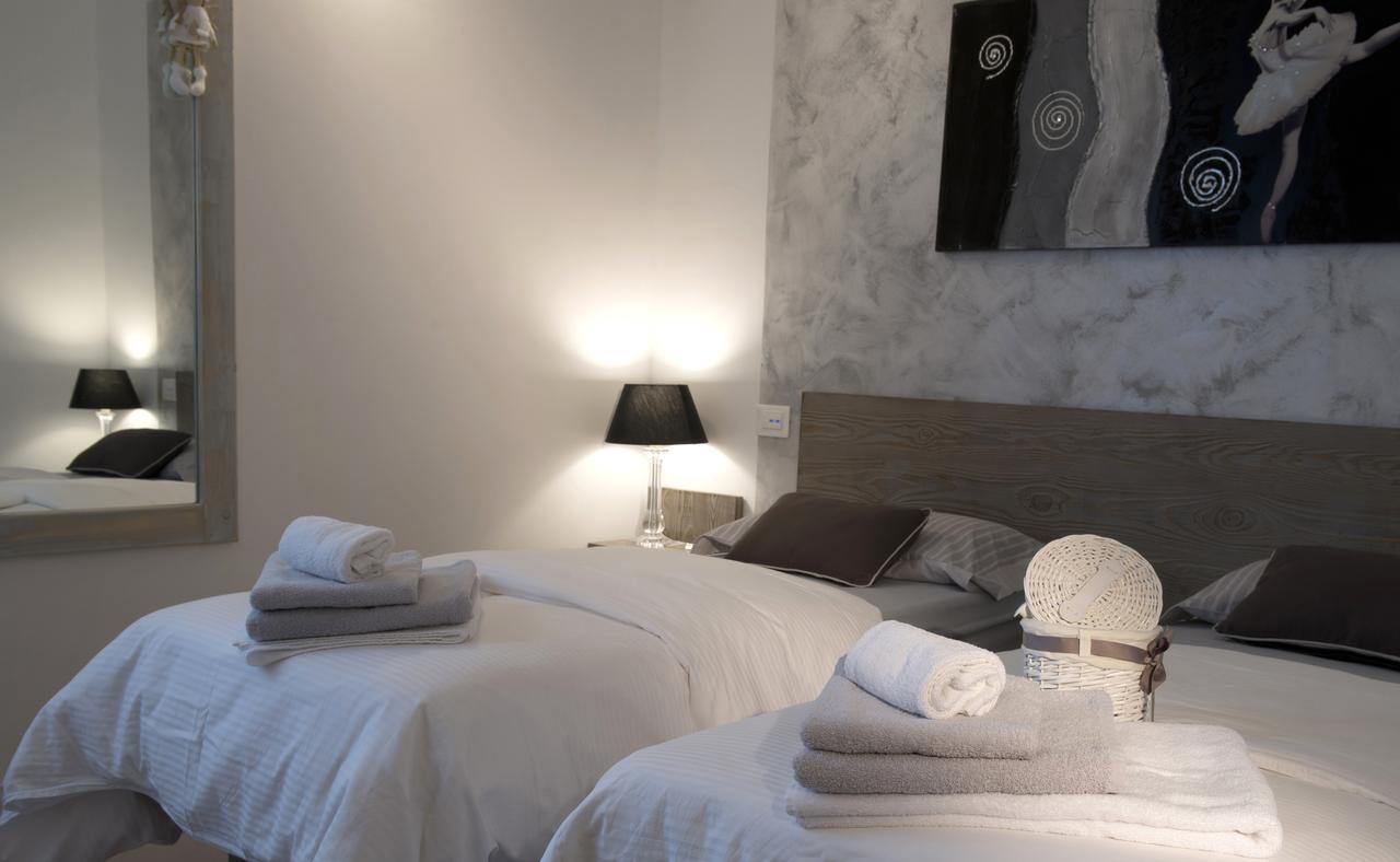 Le Suites - Di Fronte Ospedale Sacro Cuore Неграр Экстерьер фото