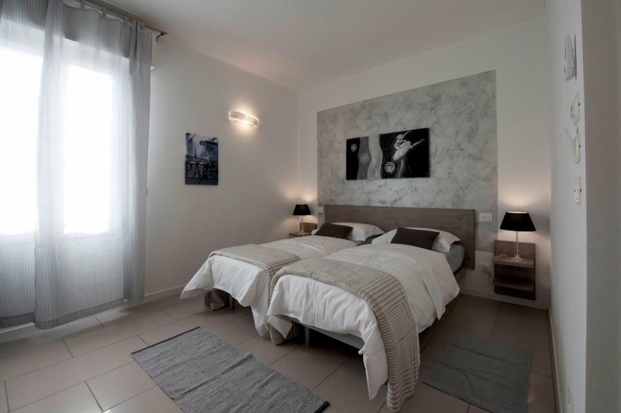 Le Suites - Di Fronte Ospedale Sacro Cuore Неграр Экстерьер фото