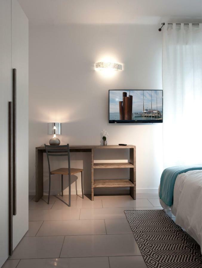 Le Suites - Di Fronte Ospedale Sacro Cuore Неграр Экстерьер фото