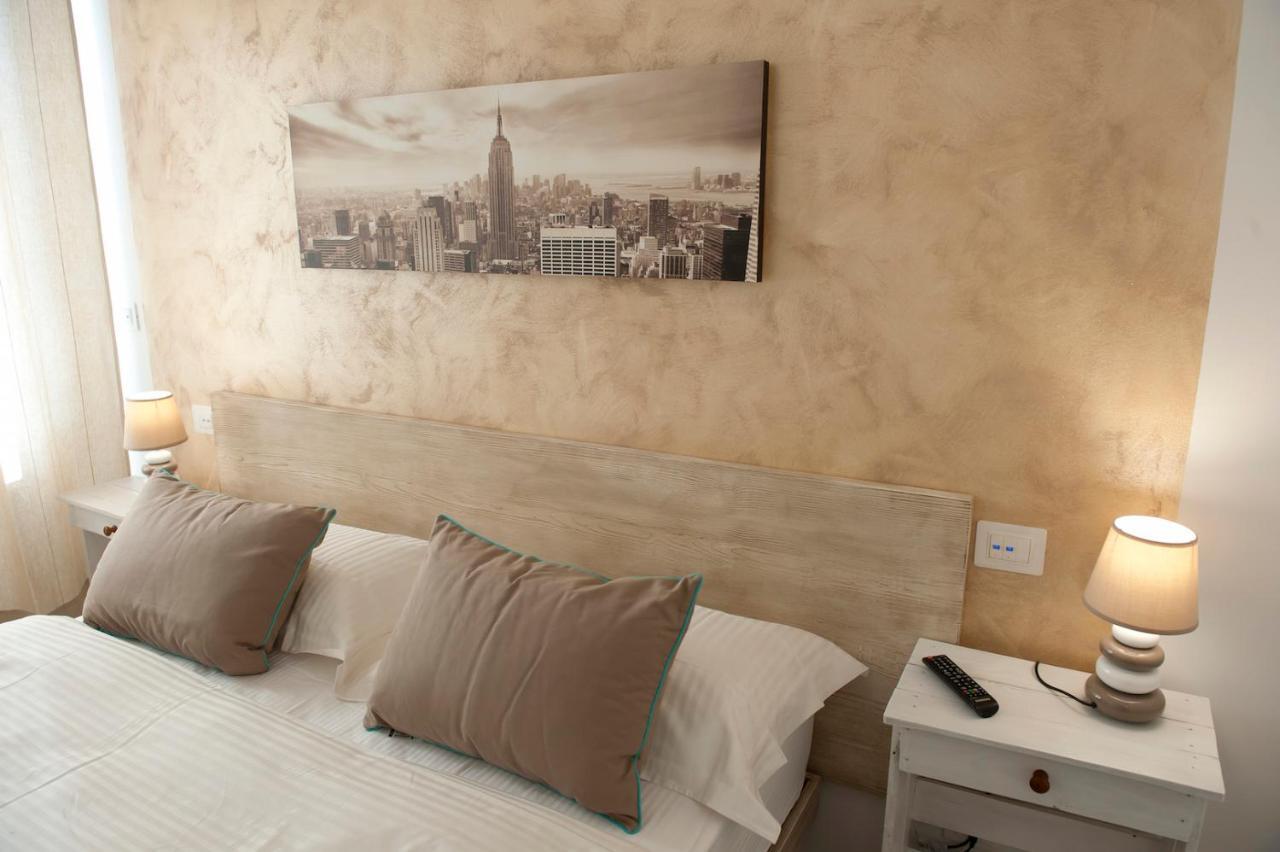 Le Suites - Di Fronte Ospedale Sacro Cuore Неграр Экстерьер фото